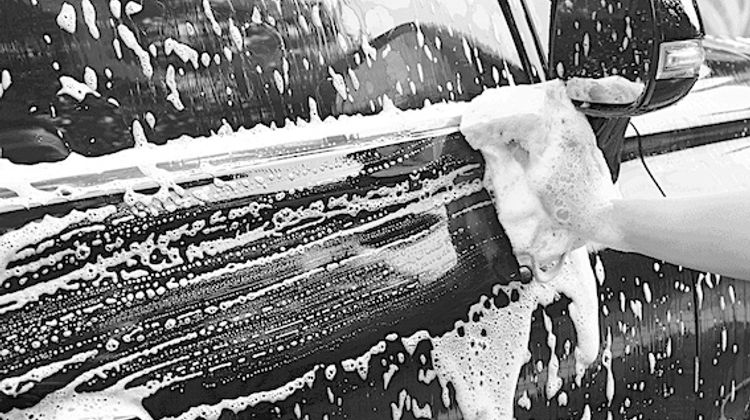 INFO AUTOMOBILE-CLUB – Il est interdit de laver sa voiture à domicile